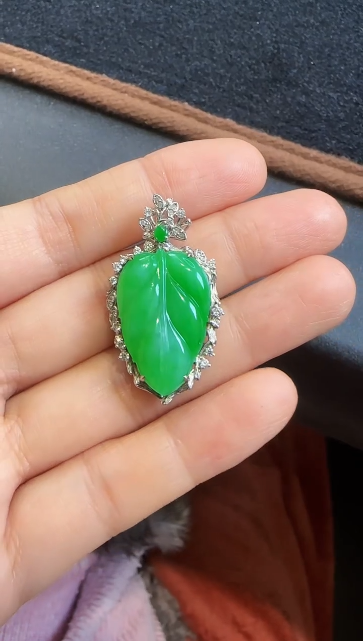 【闪购商品】翡翠颈饰18K金镶嵌00008900