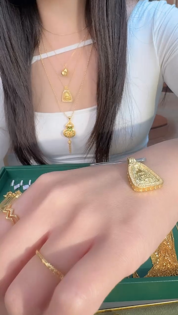 三角黄财吊坠2.28 （附带礼盒包装）