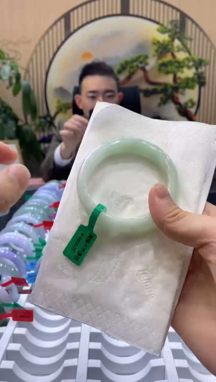 【闪购商品】翡翠手镯未镶嵌000006599