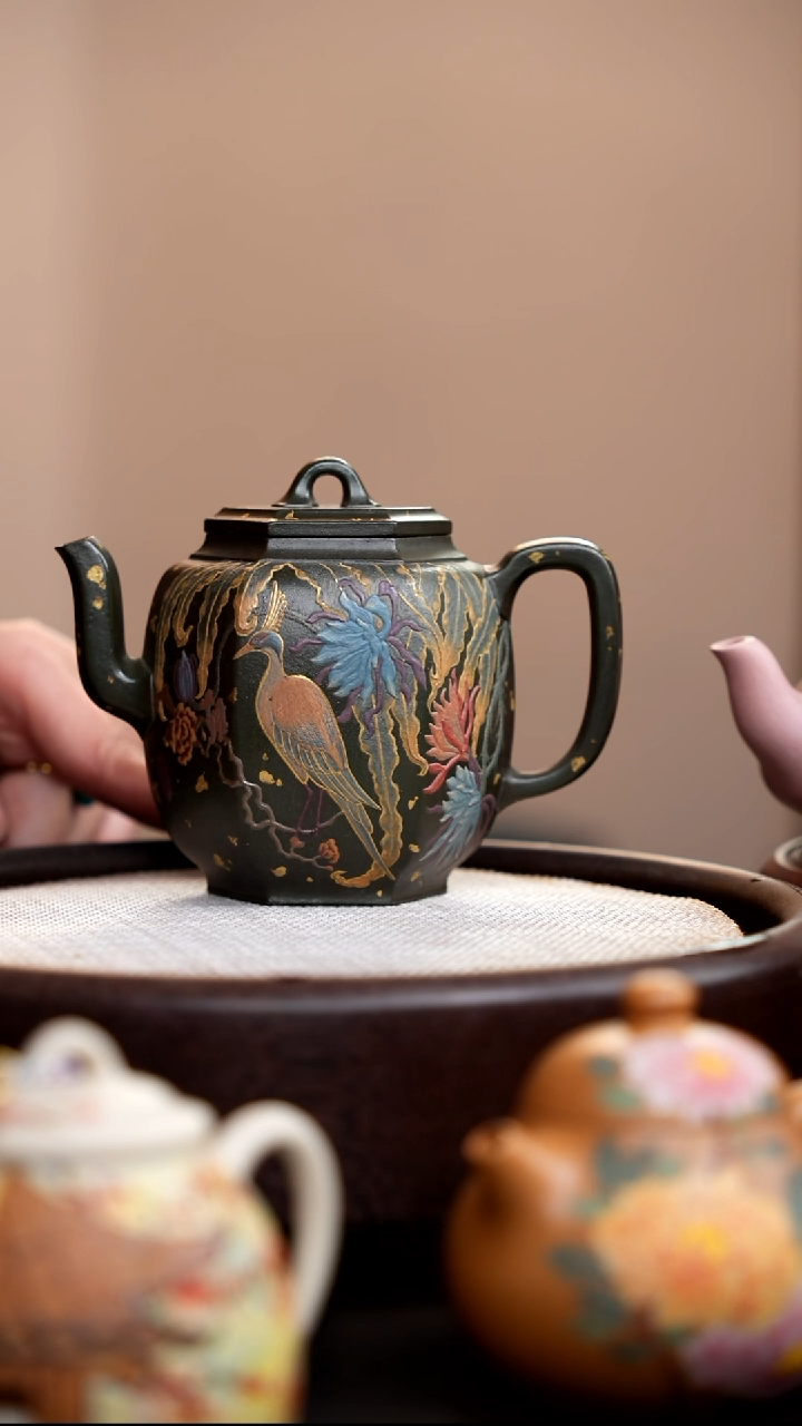 茶壶紫砂端绿泥六方宫灯描金