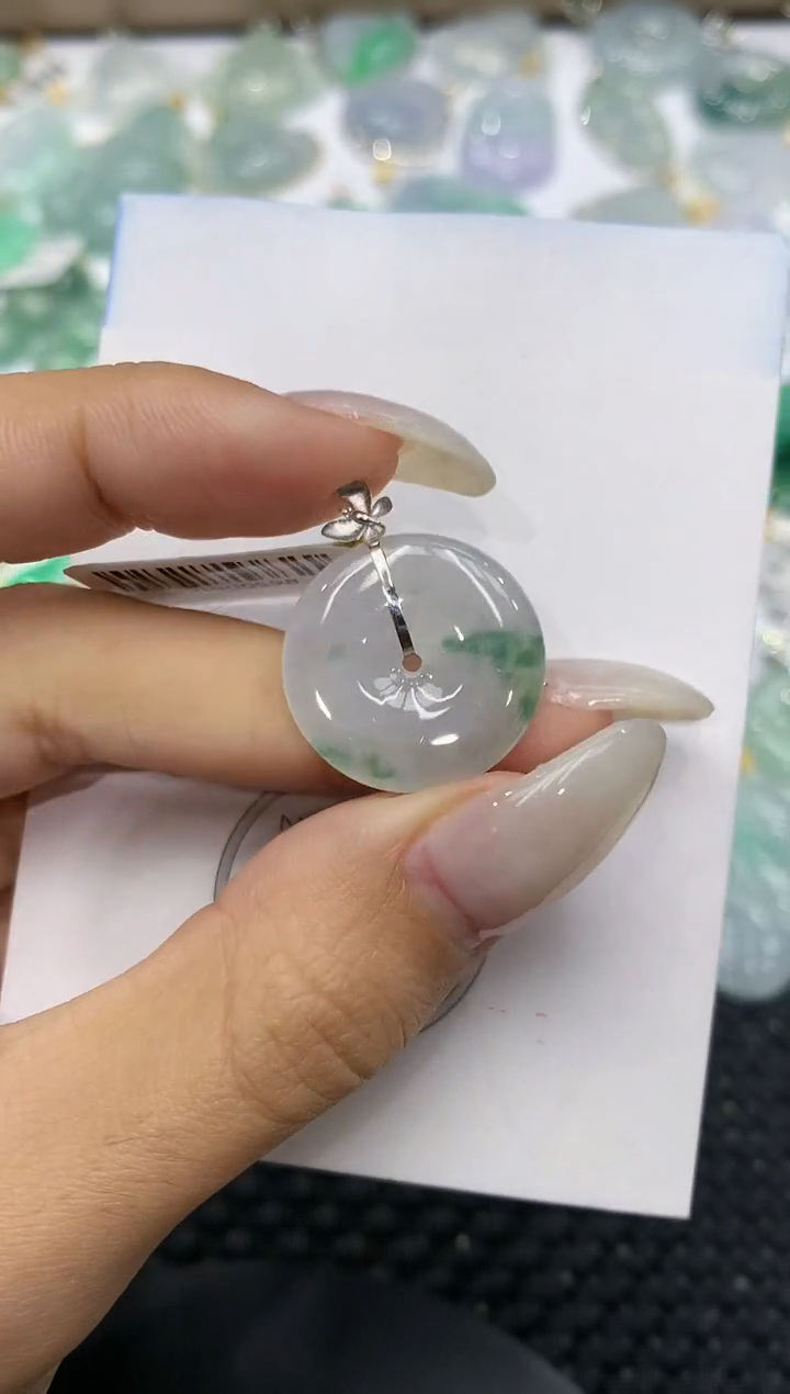 颈饰18K金镶嵌翡翠111111111111