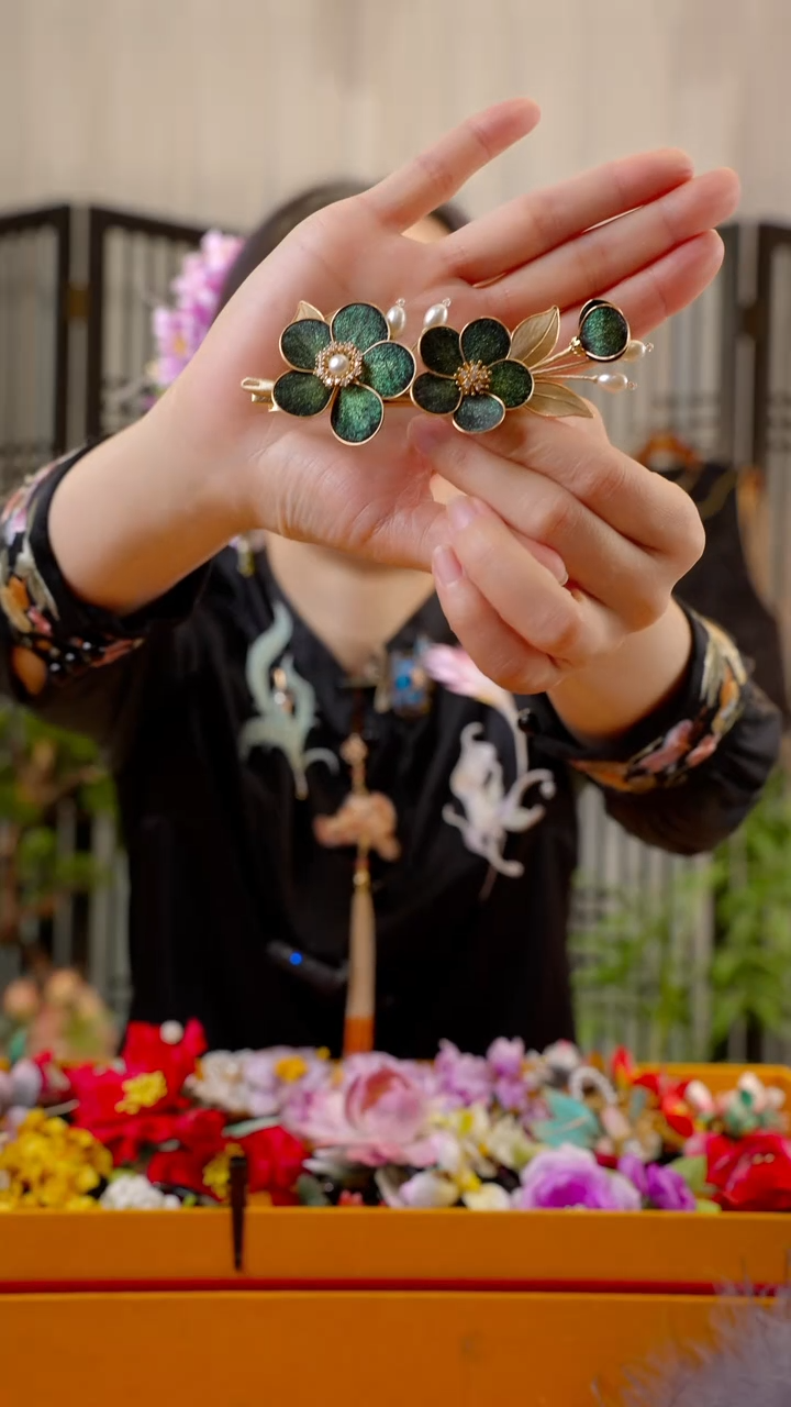 织绣二***井非遗苏绣绒花手工饰品改边夹