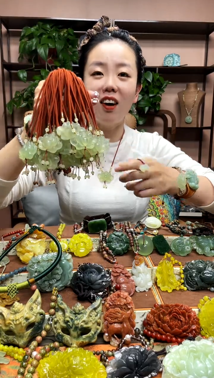 未镶嵌岫玉颈饰多样性发货发其中之一