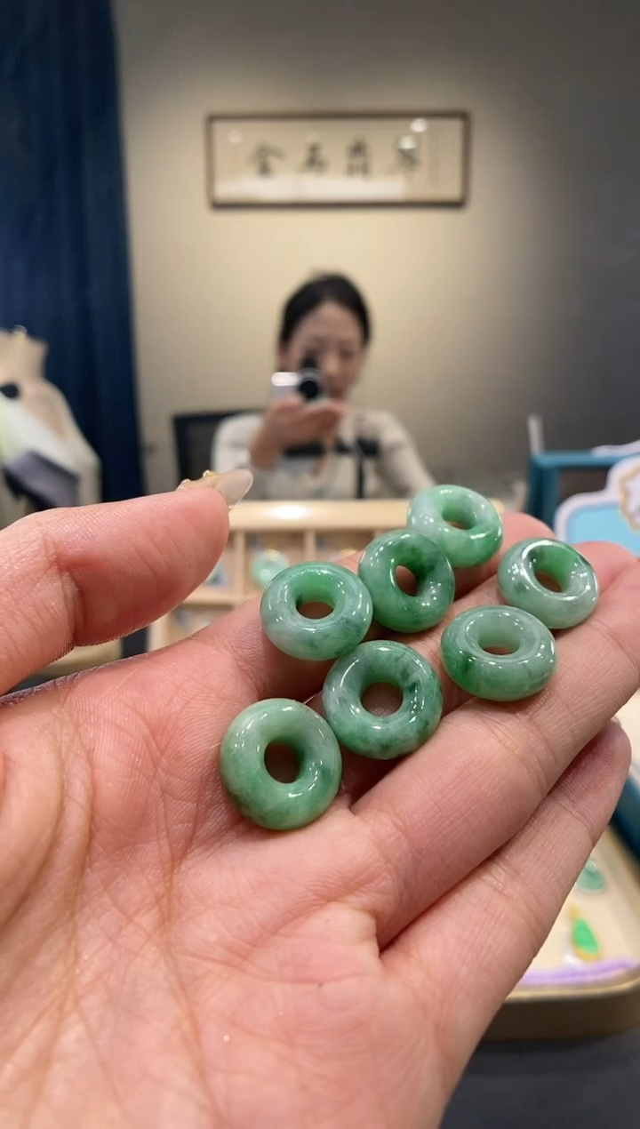 【闪购商品】翡翠吊坠(不含链)未镶嵌甜甜圈 多样性发其一