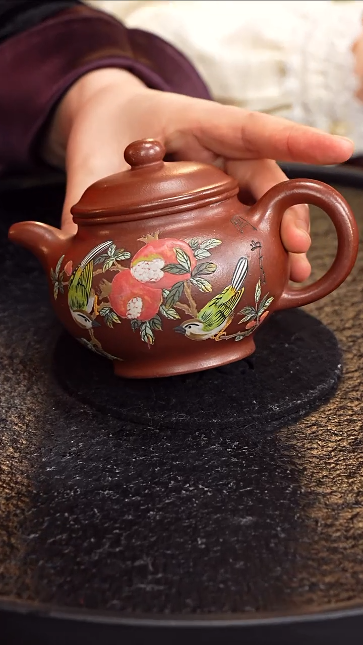 茶壶紫砂徐秀文  掇只113   紫泥 280毫升 关山月 顾氏