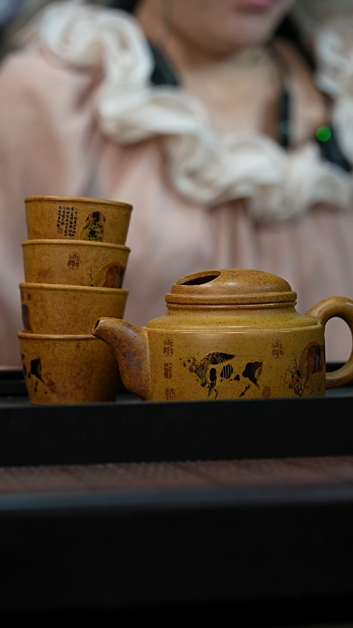 宜兴岁颐传砂原矿全手33+四个杯子