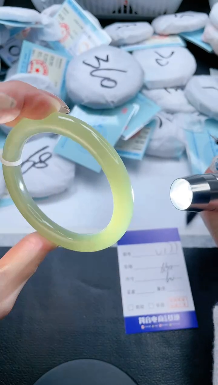 【闪购商品】和田玉手镯未镶嵌18V177-60