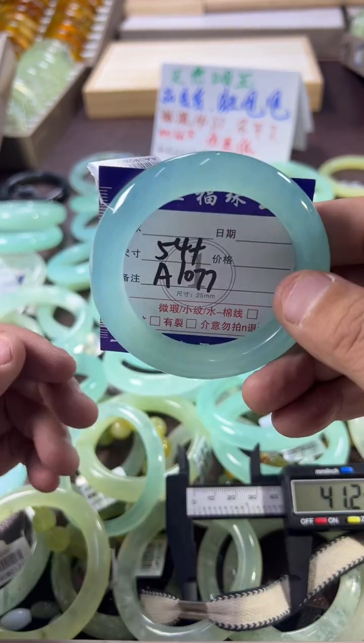 未镶嵌蛇纹石玉手镯1