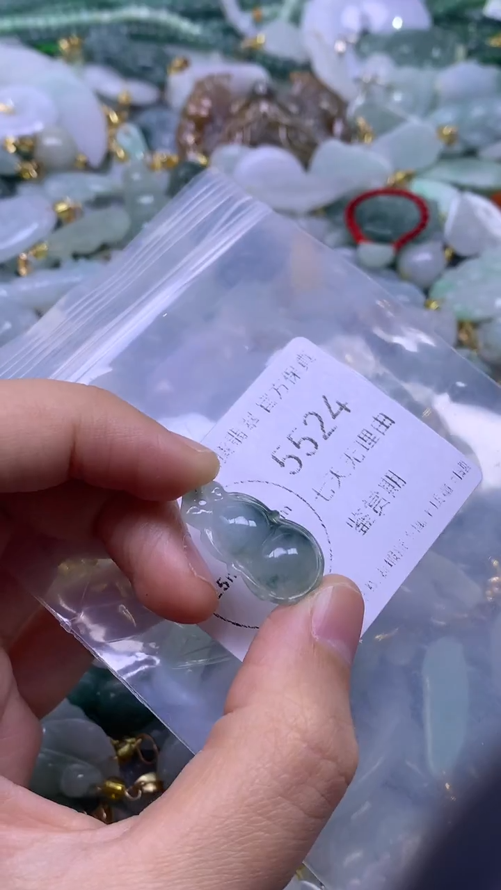颈饰未镶嵌翡翠1