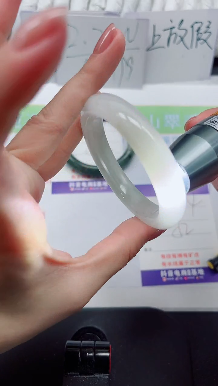 【闪购商品】石英质玉手镯未镶嵌324#52