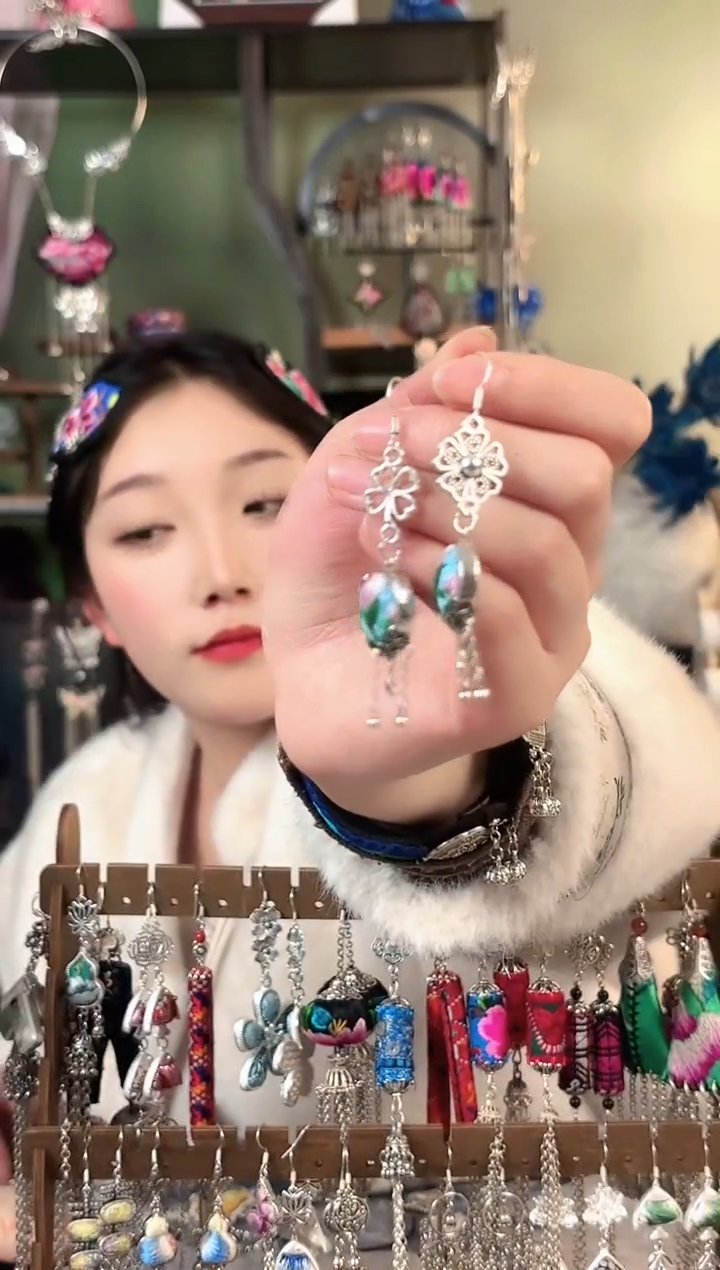 彩云南阁非遗老绣苗银饰品618