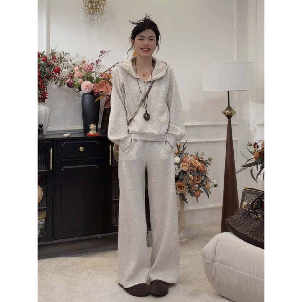 【休闲漫步】设计款时尚连帽卫衣长裤两件套 