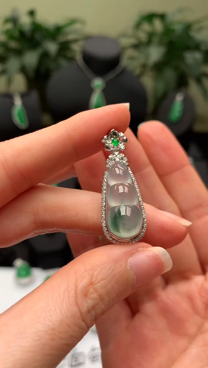 【闪购商品】翡翠颈饰18K金镶嵌福豆