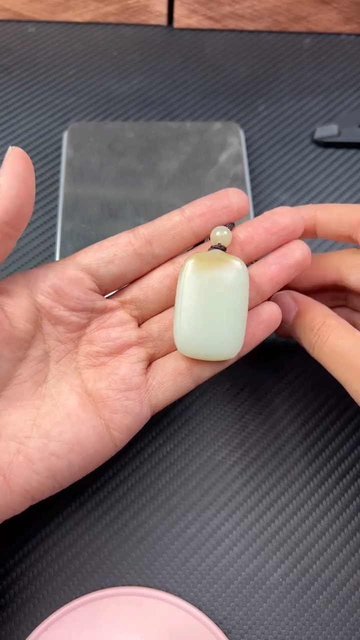 【闪购商品】和田玉吊坠(赠链)未镶嵌且末微色差