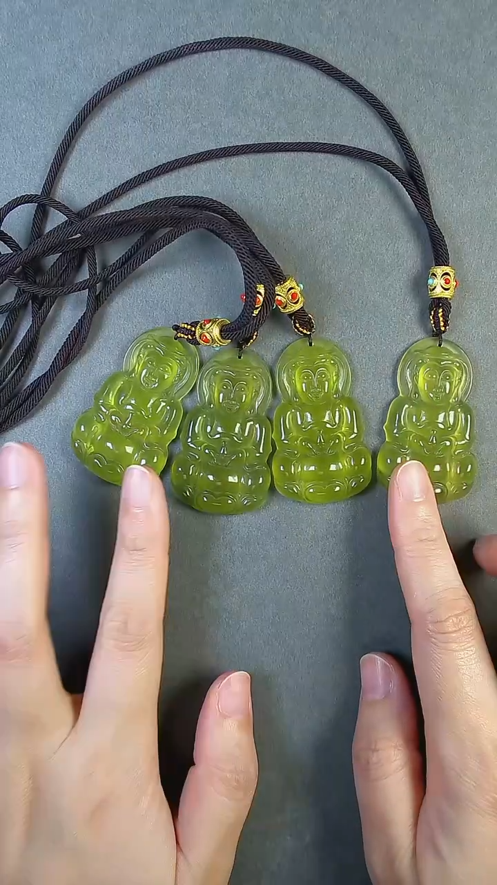 蛇纹石玉未镶嵌颈饰黄金玉观音