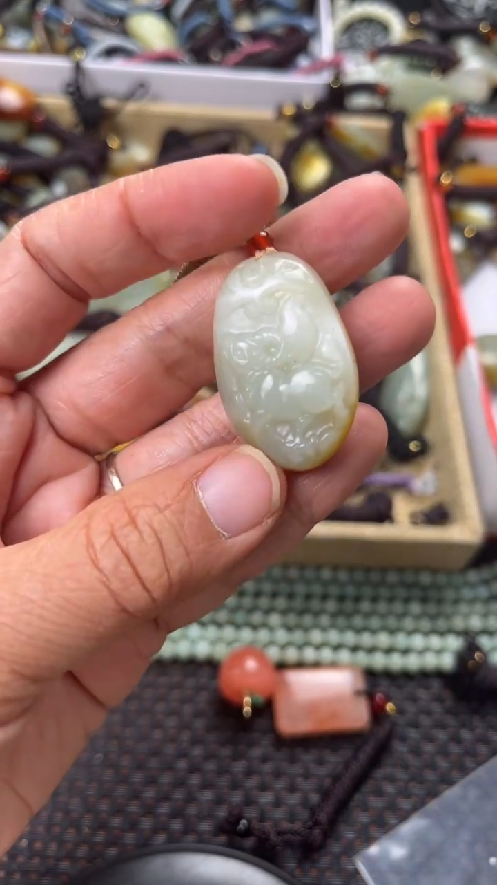 【闪购商品】和田玉颈饰未镶嵌多样性发货没有证书拍一发一有瑕