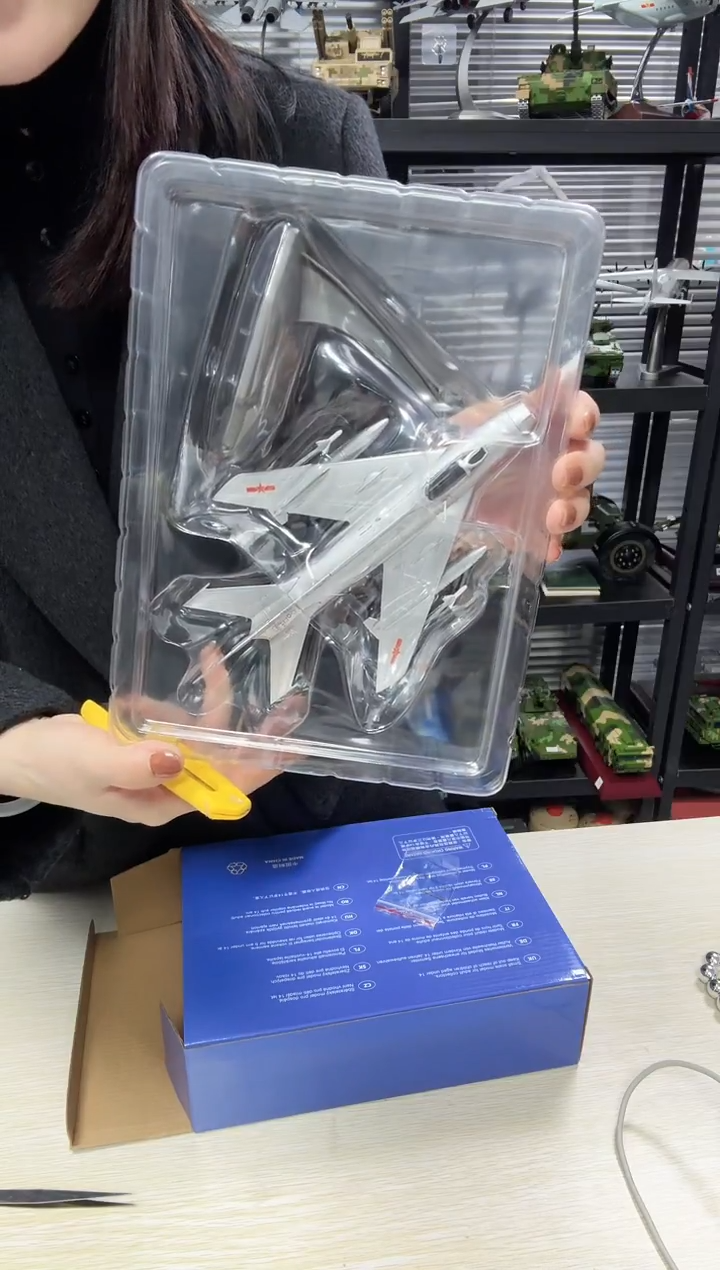 1/72合金歼6飞机机模型一个