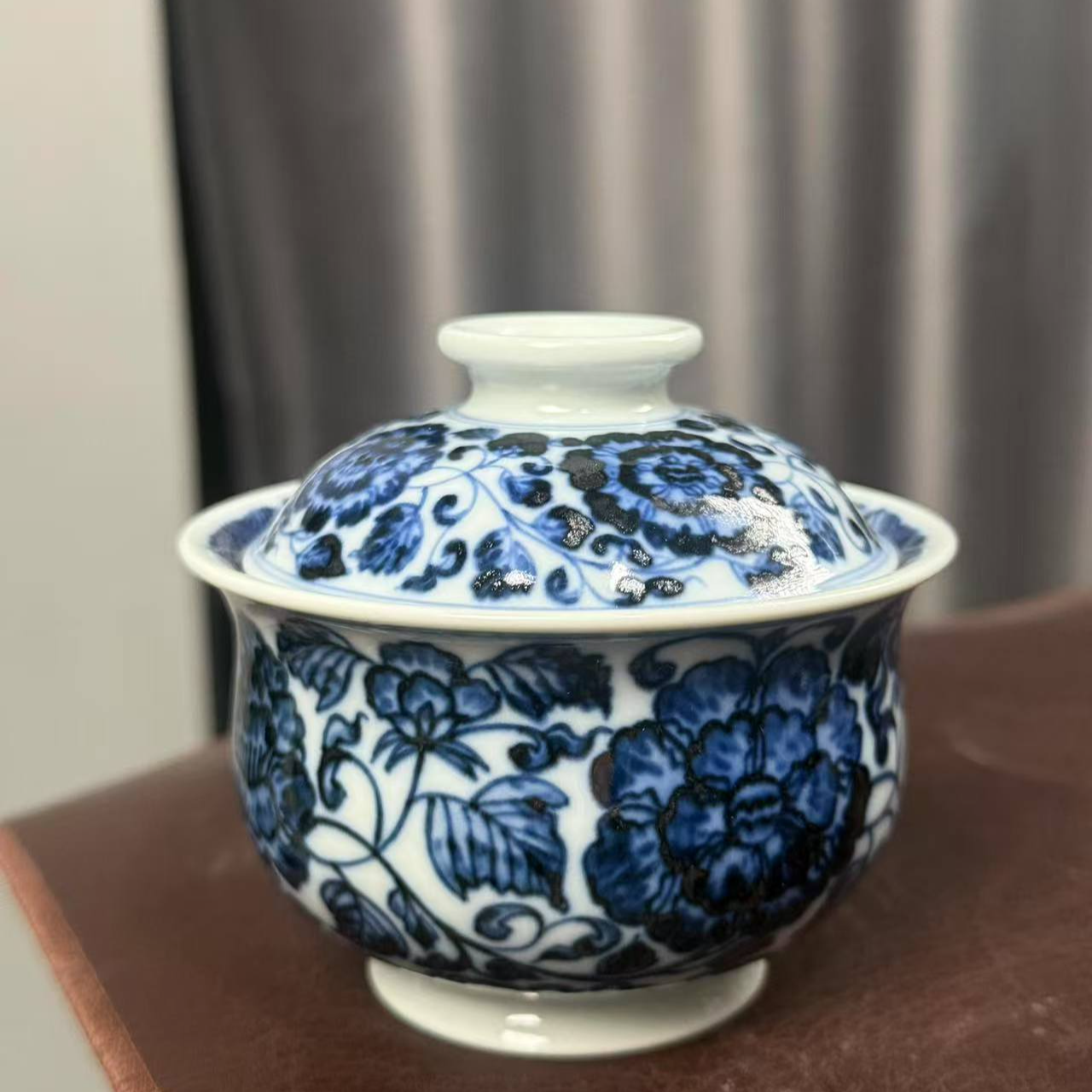 柴窑微不合缝缠枝盖碗