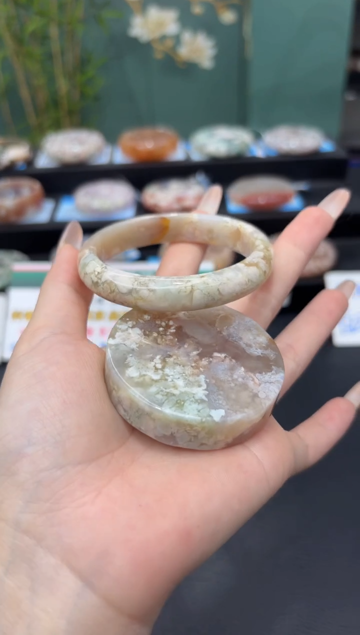 【闪购商品】石英质玉未镶嵌手镯C545(58圈赠送镯心)