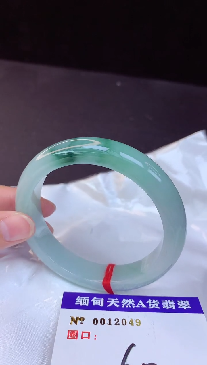 【闪购商品】翡翠手镯未镶嵌60+             