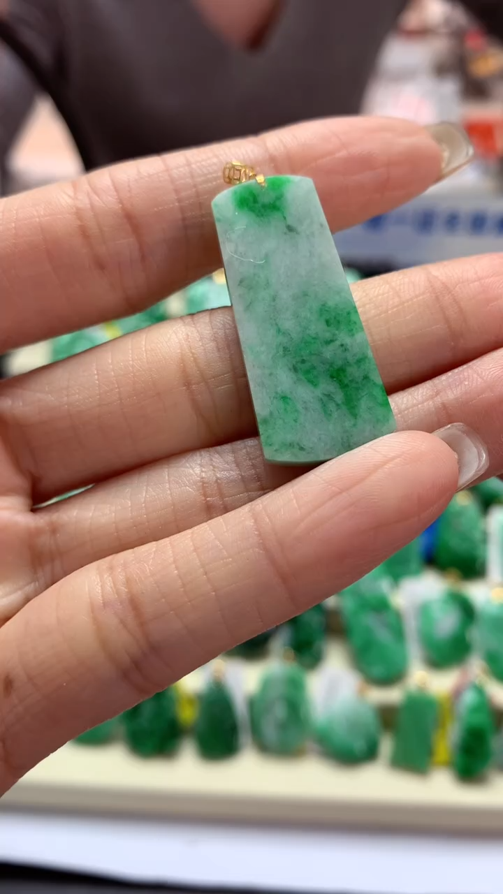 【闪购商品】翡翠吊坠(不含链)18K金镶嵌挂件