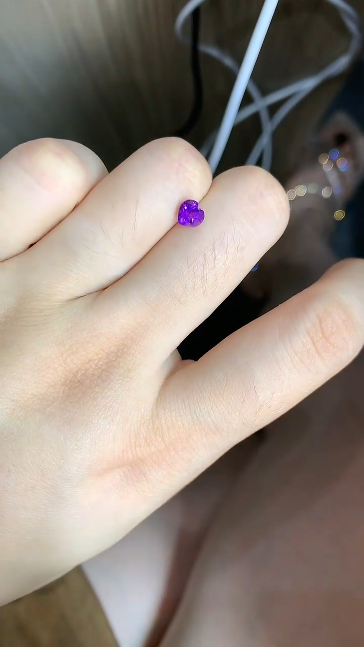 未镶嵌笔搁紫晶1裸石多样性发一颗