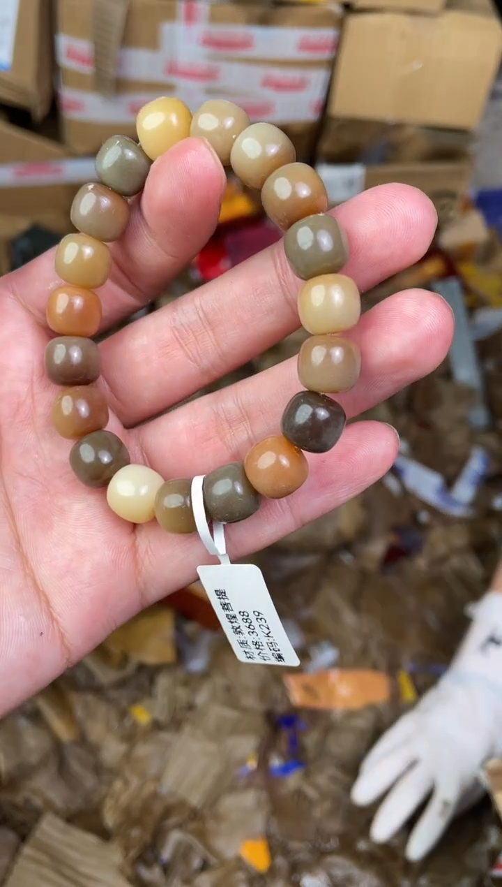 木质非金属捧月文创福利闪购商品无礼盒