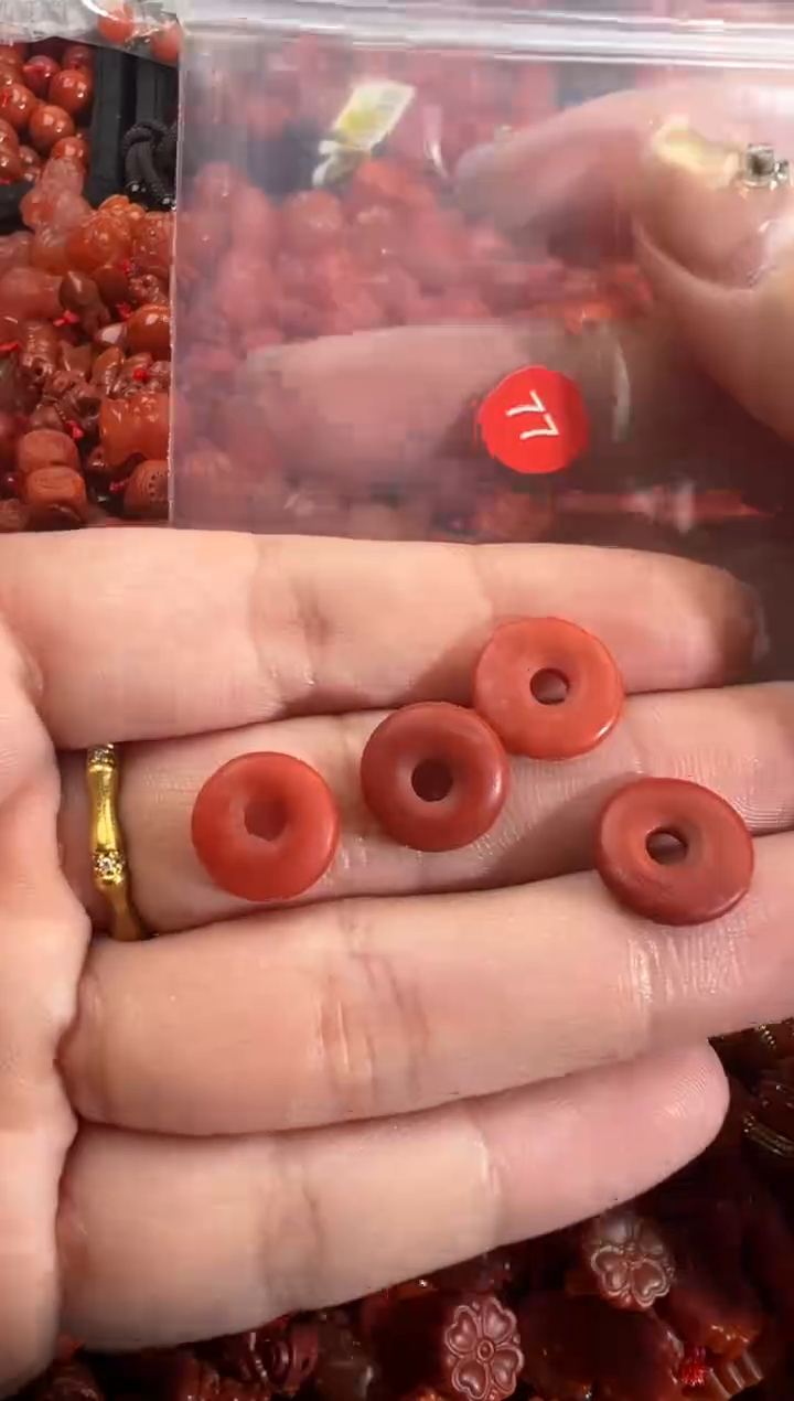 南红玛瑙未镶嵌颈饰1