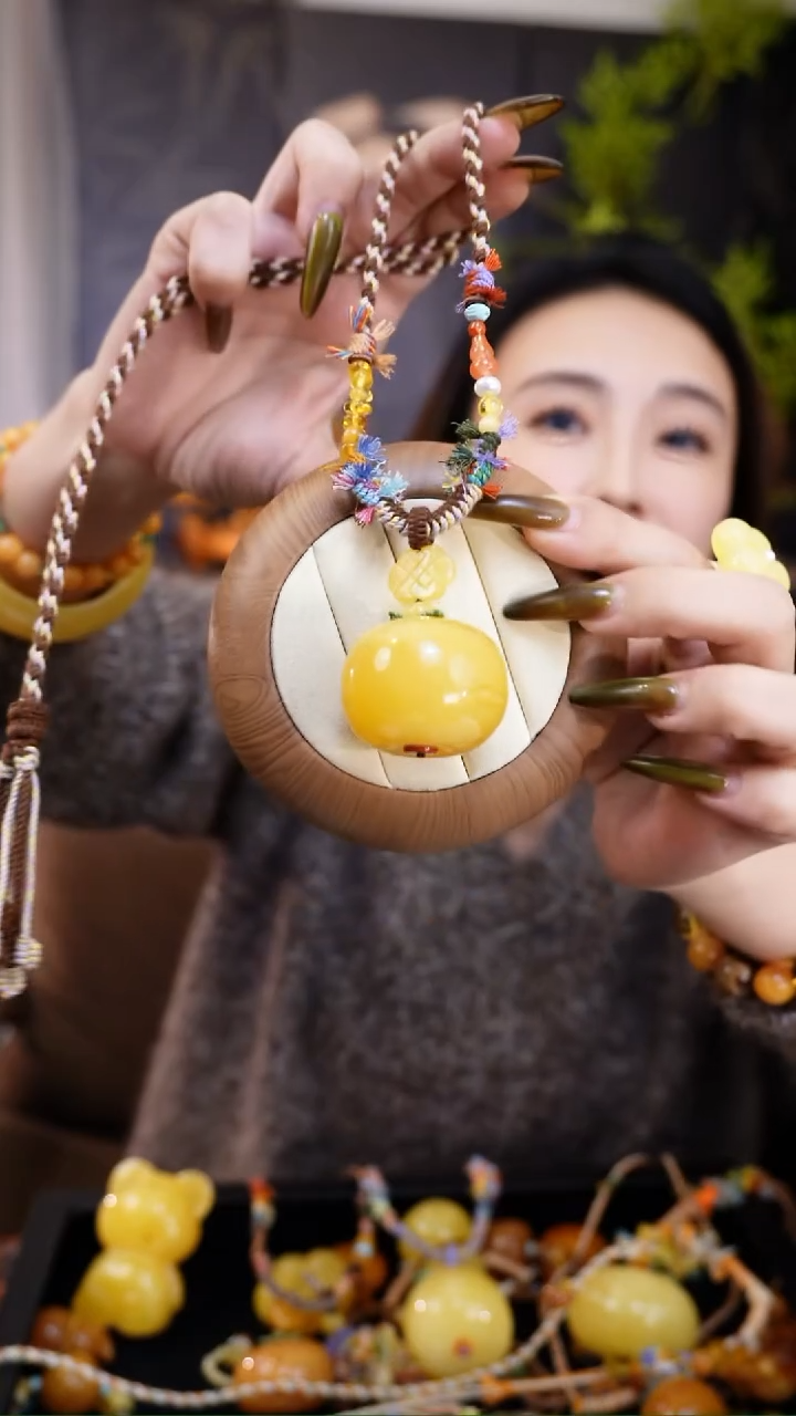 琥珀颈饰未镶嵌颈饰