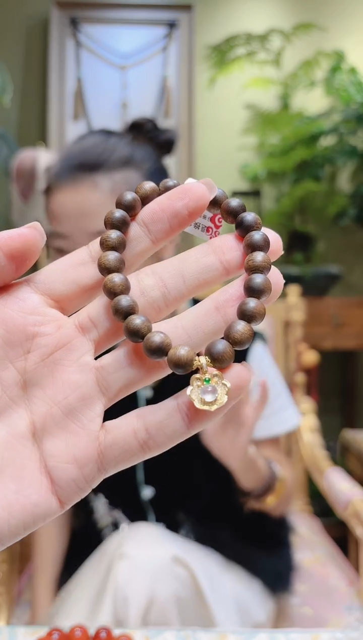 【闪购商品】沉香手串白冰翡翠蛋面沉香手串Z