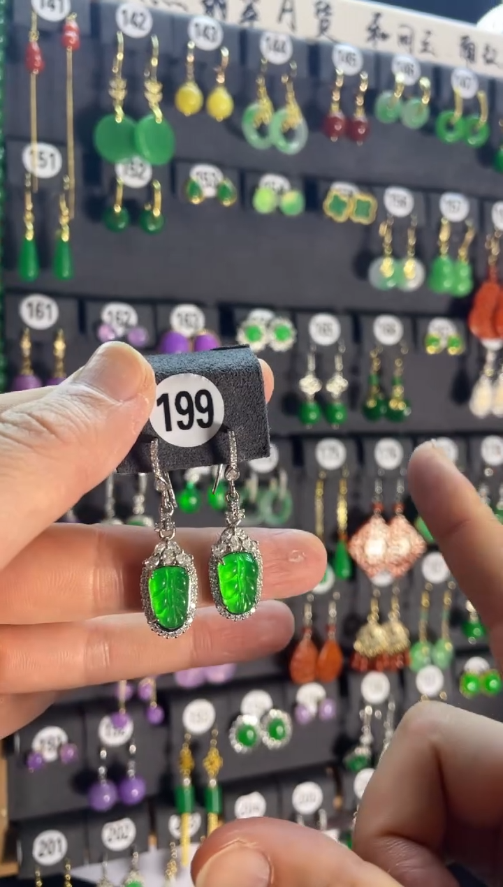 【闪购商品】翡翠耳饰银S925镶嵌199...