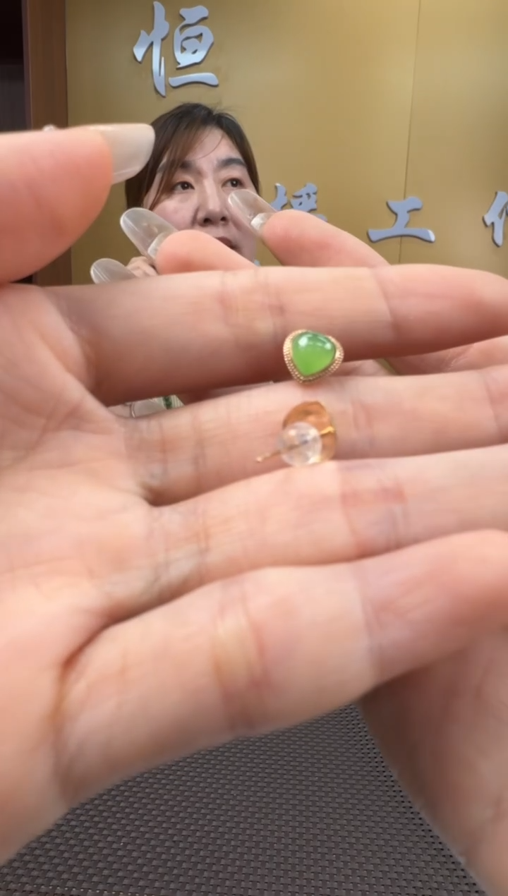 【闪购商品】和田玉耳饰18K金镶嵌一对