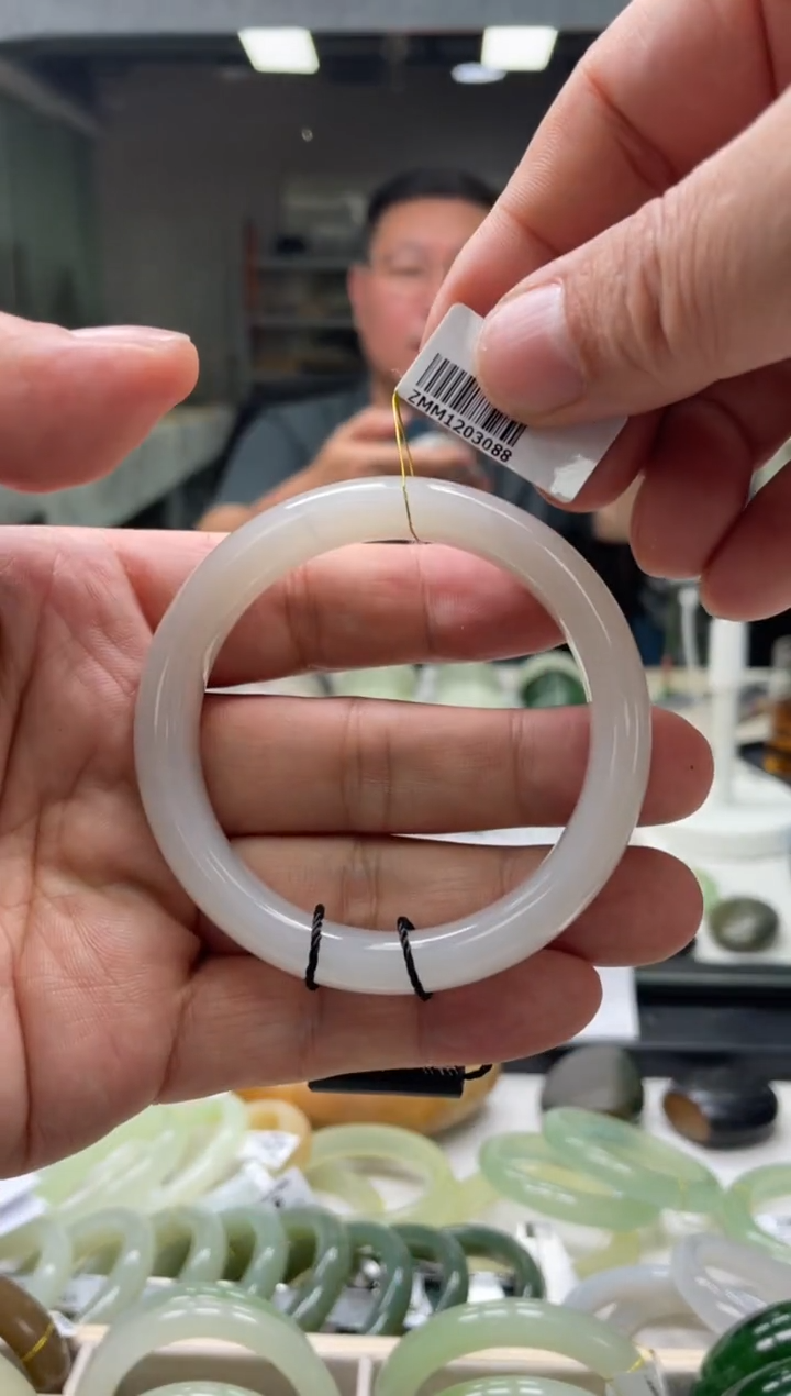 【闪购商品】和田玉手镯未镶嵌编码 3088圈口55-56