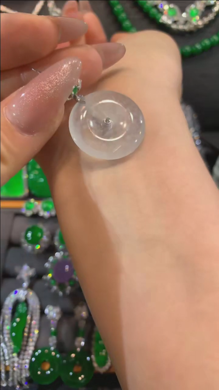 【闪购商品】翡翠吊坠(不含链)18K金镶嵌吊坠