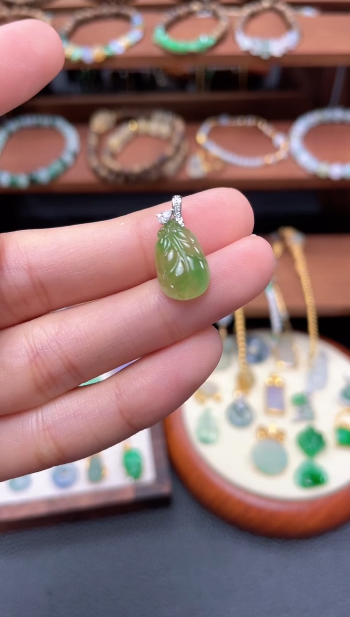 【闪购商品】翡翠吊坠(不含链)18K金镶嵌一个  JK272