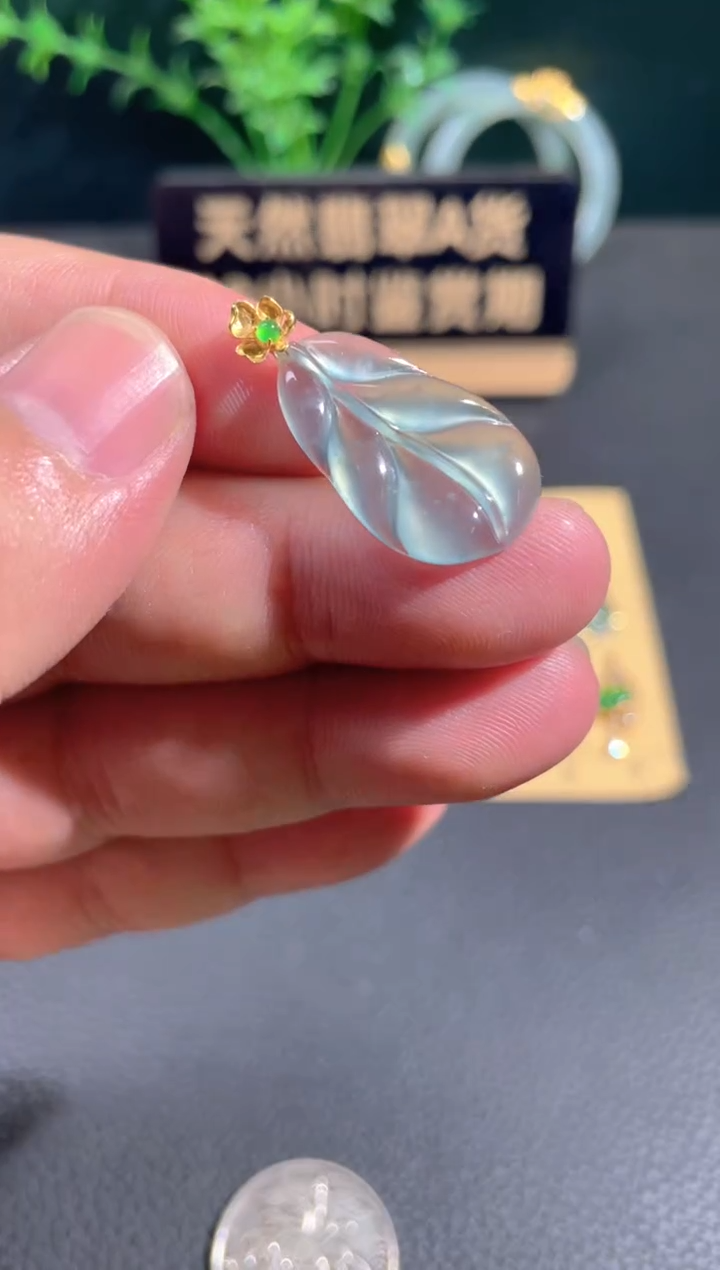 翡翠18K金镶嵌颈饰翡翠