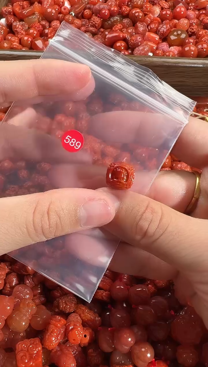 颈饰未镶嵌南红玛瑙1