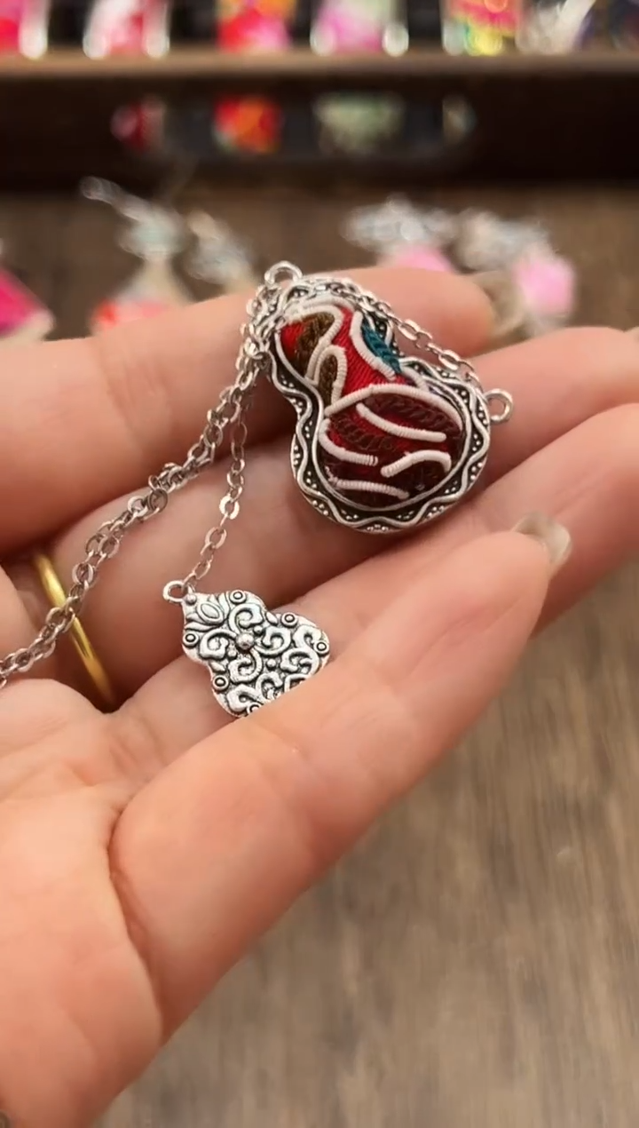 【闪购商品】织绣民族风老绣饰品376