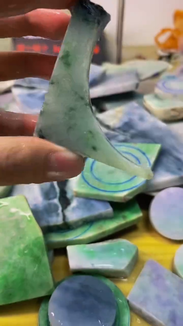 翡翠裸石天然A货缅甸翡翠高品质边角料687