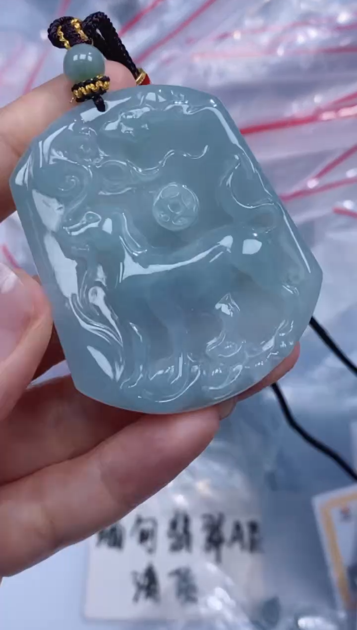 颈饰未镶嵌翡翠吊坠