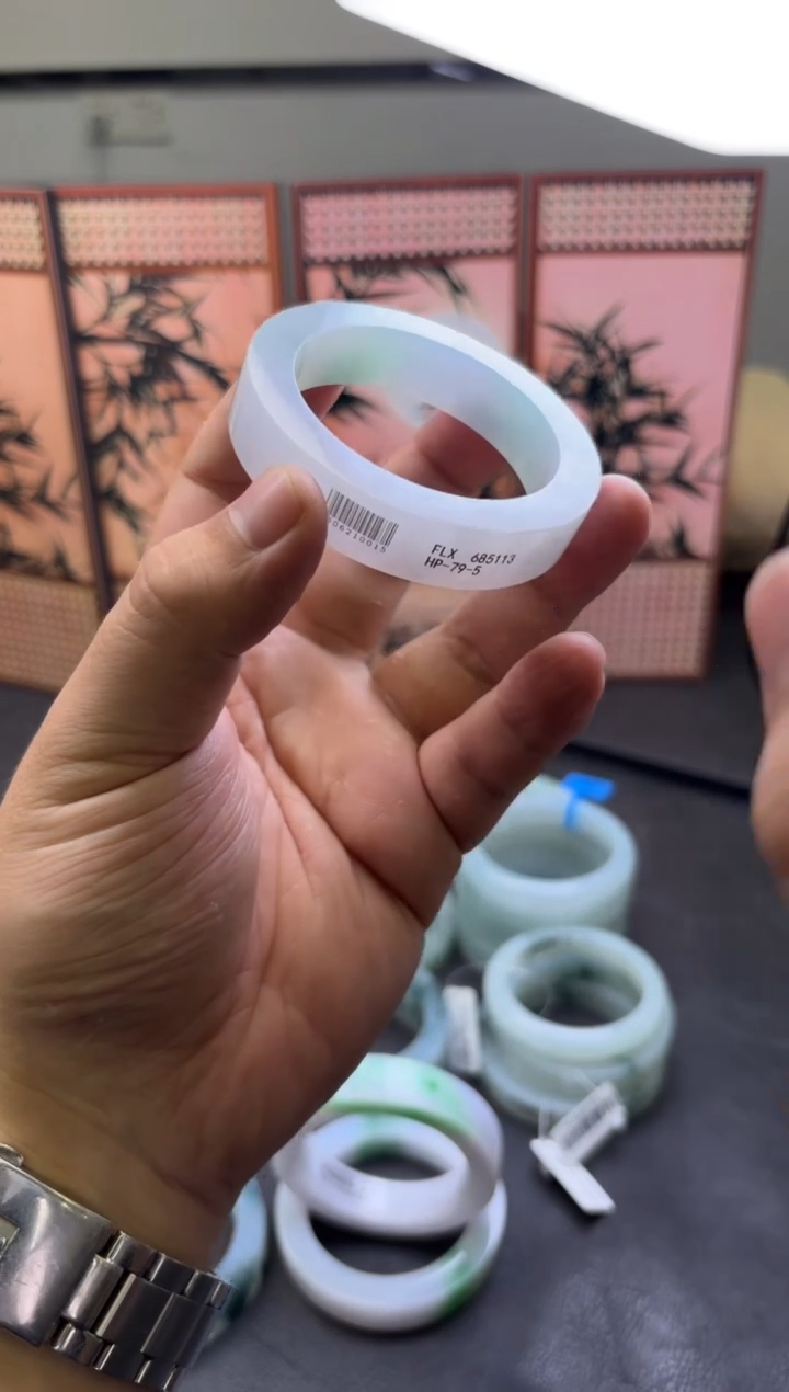 未镶嵌手镯定制翡翠喜***檬手镯