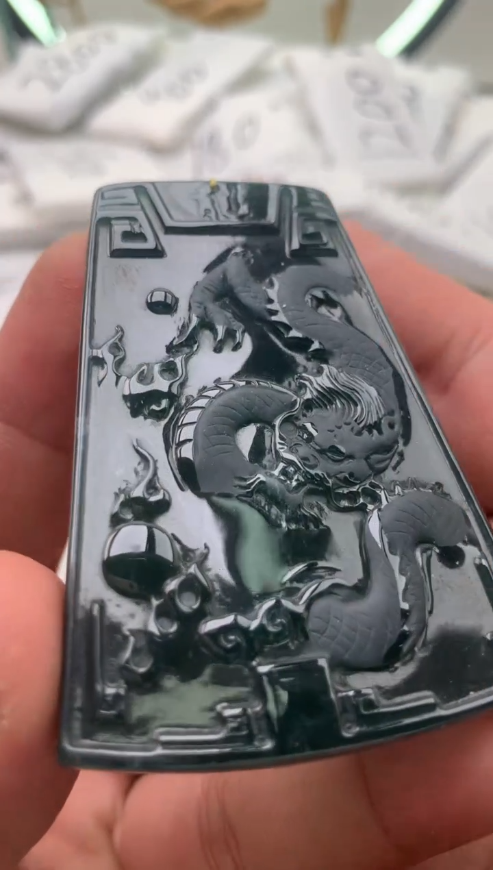 【闪购商品】翡翠颈饰未镶嵌龙牌