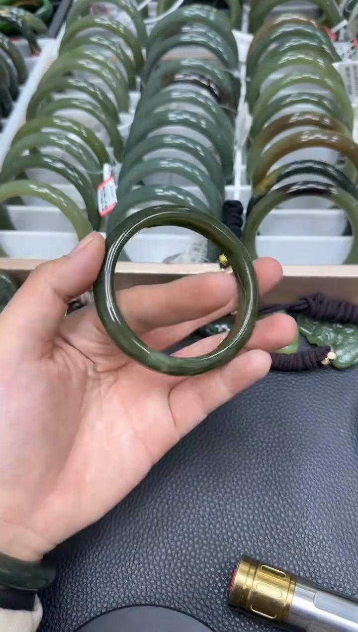 【闪购商品】和田玉手镯未镶嵌天然和田玉福利有天然结构无裂