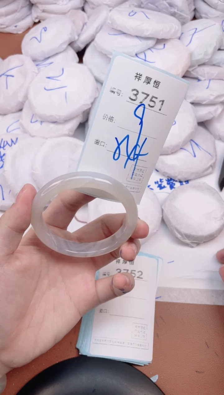 玛瑙/玉髓手镯未镶嵌3751