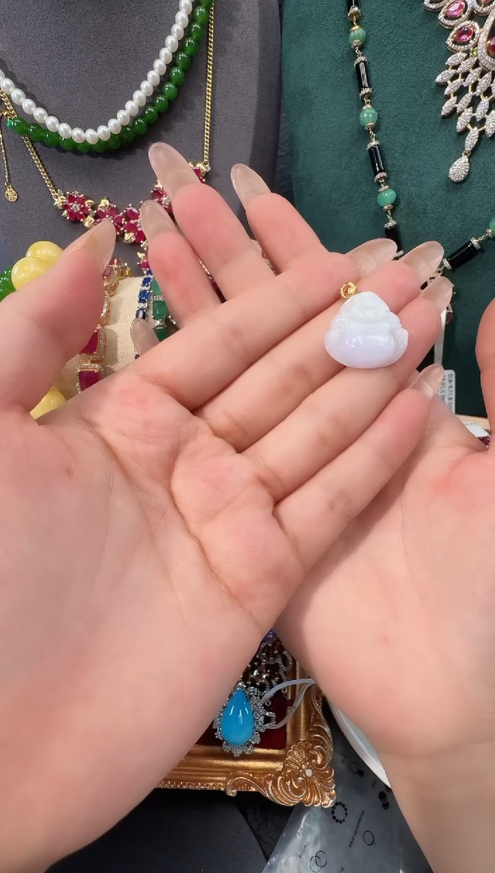 颈饰18K金镶嵌翡翠吊坠