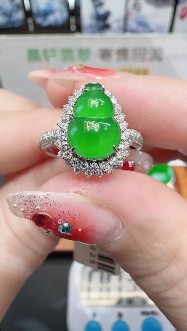 18K金镶嵌戒指翡翠南*寄售回流，24小时鉴赏期