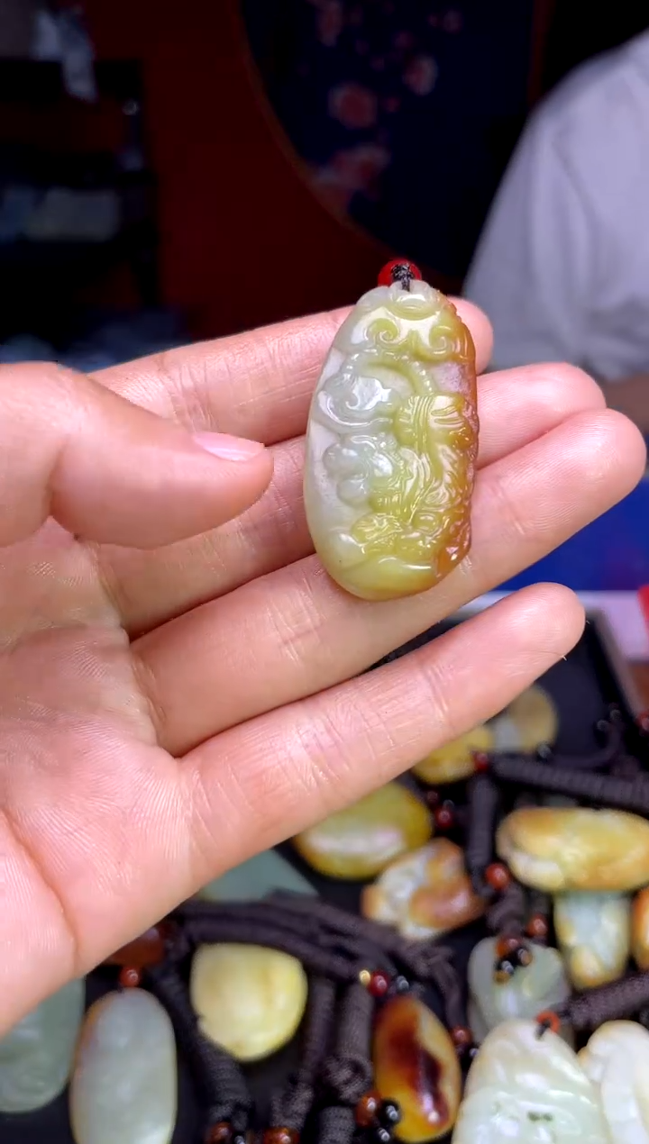 和田玉未镶嵌颈饰1