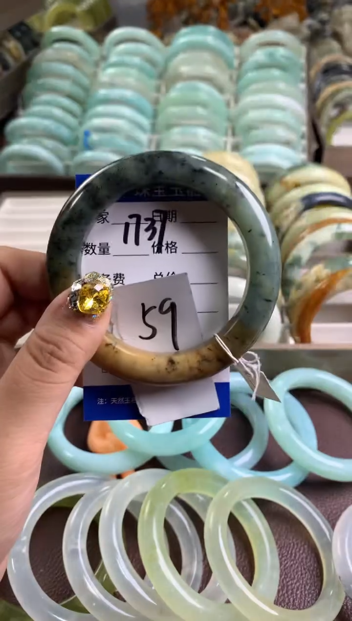 【闪购商品】蛇纹石玉手镯未镶嵌1737