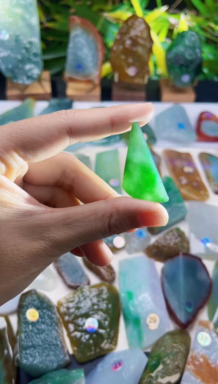 未镶嵌定制翡翠翡翠