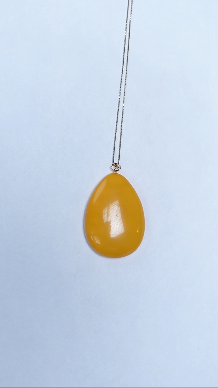 蜜蜡颈饰18K金镶嵌焦皮水滴吊坠